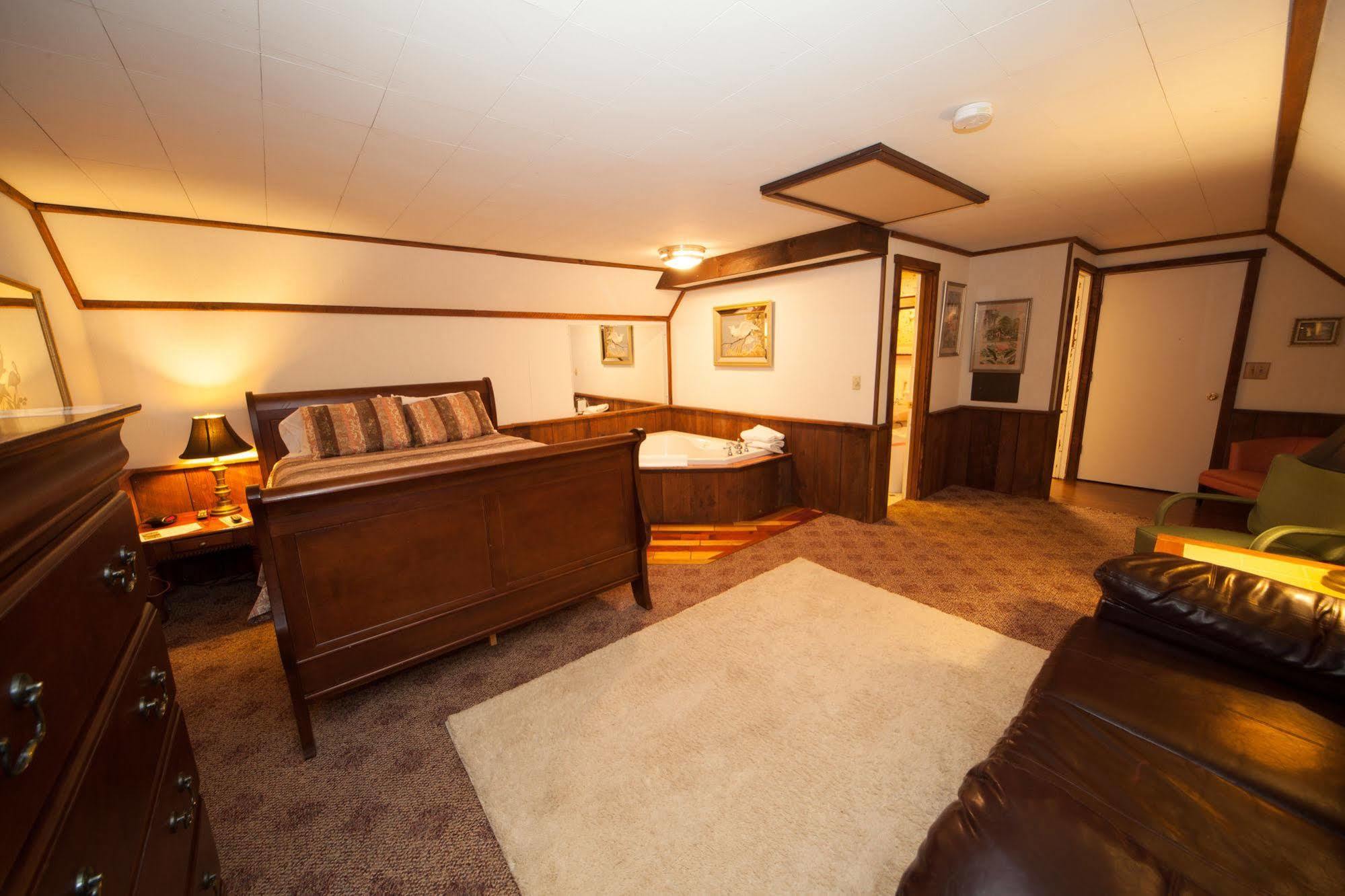 Log Cabin Lodge & Suites Jones Mills Exterior foto